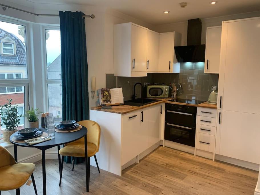 Alto - Lovely 2 Bedroom Serviced Apartment Bristol By Mint Stays Exterior foto